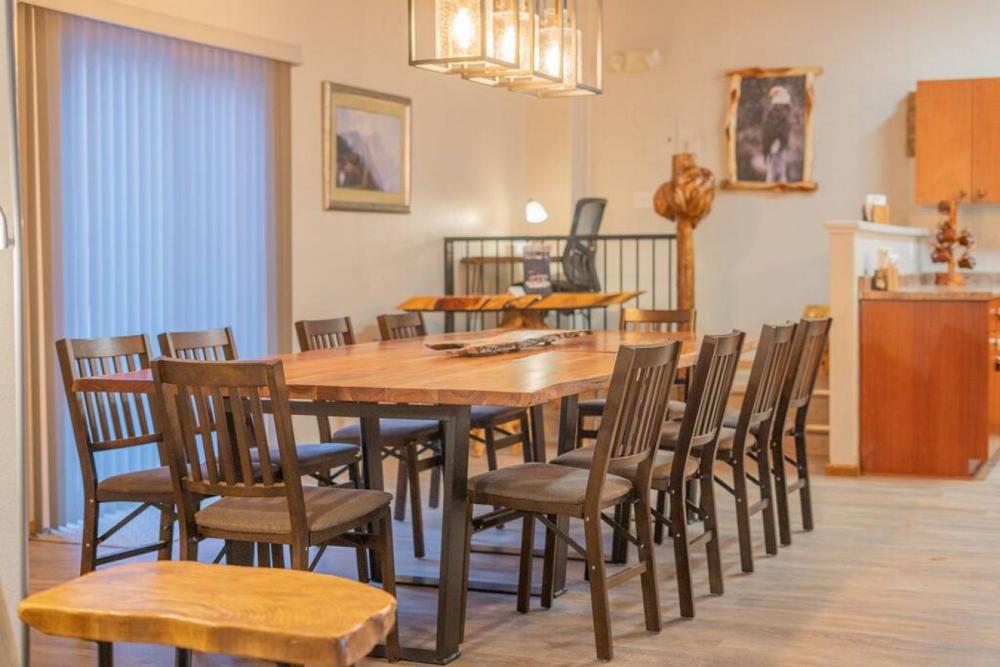 The Northern Driftwood Inn 1.0